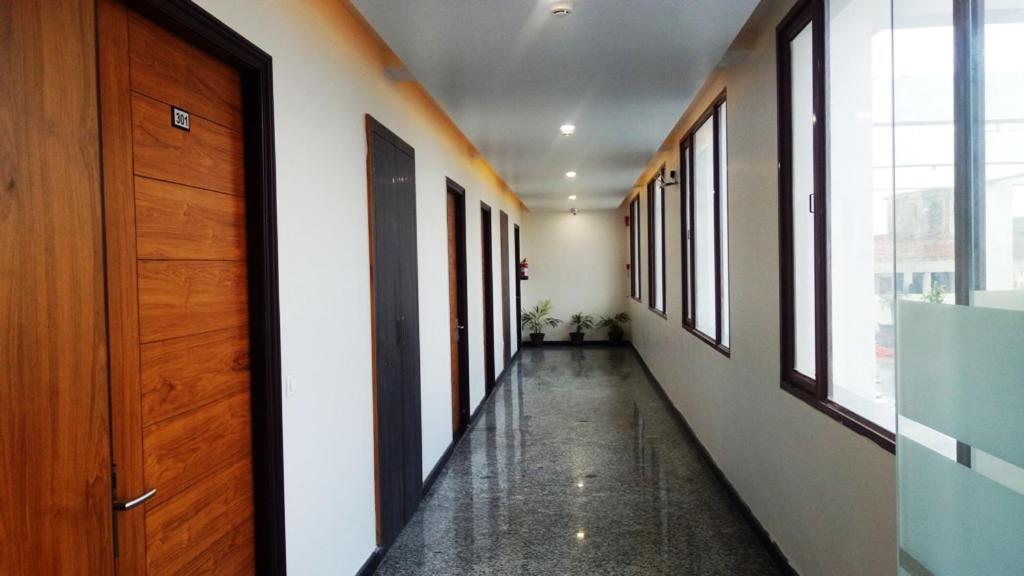 Alankrita Suites & Party Halls 메루트 외부 사진