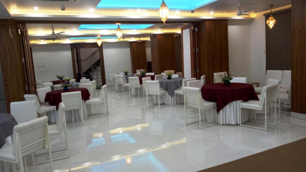Alankrita Suites & Party Halls 메루트 외부 사진