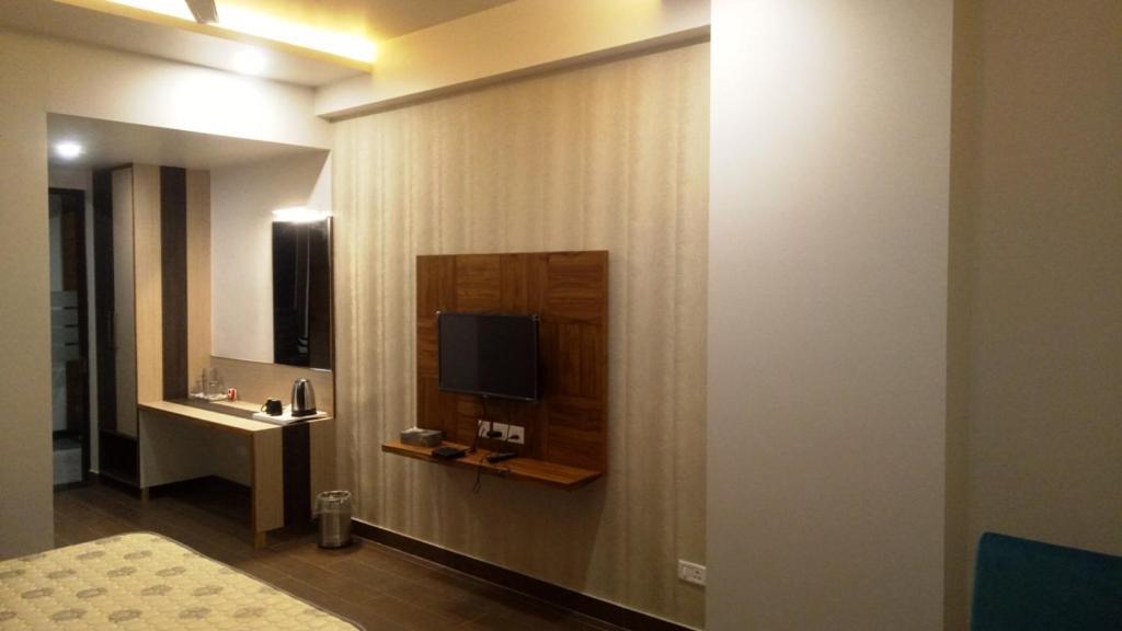 Alankrita Suites & Party Halls 메루트 외부 사진