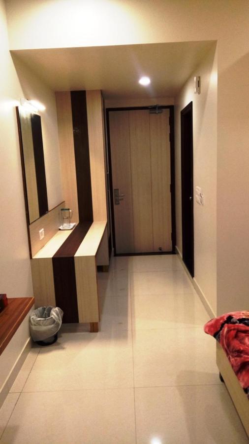 Alankrita Suites & Party Halls 메루트 외부 사진