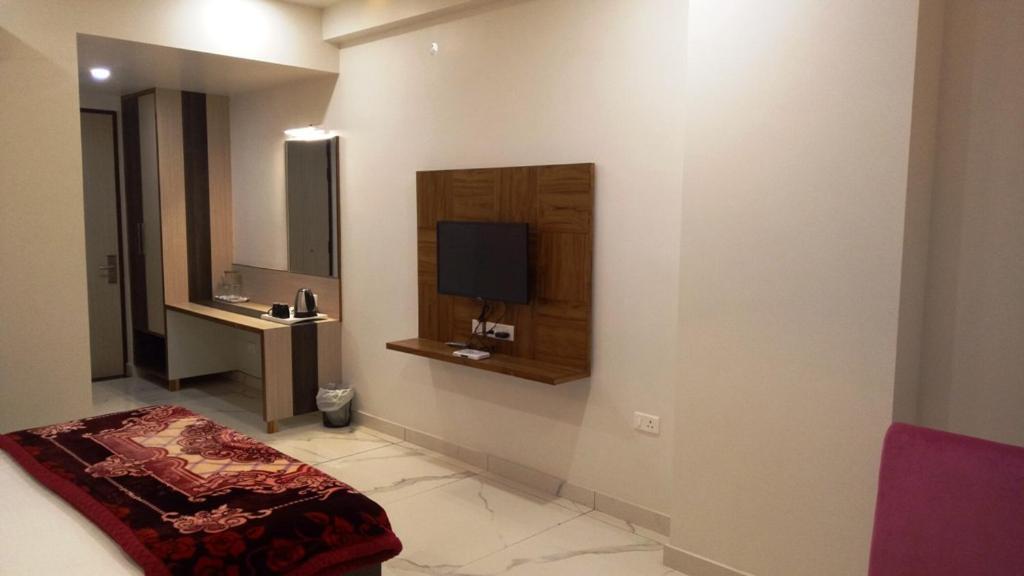 Alankrita Suites & Party Halls 메루트 외부 사진